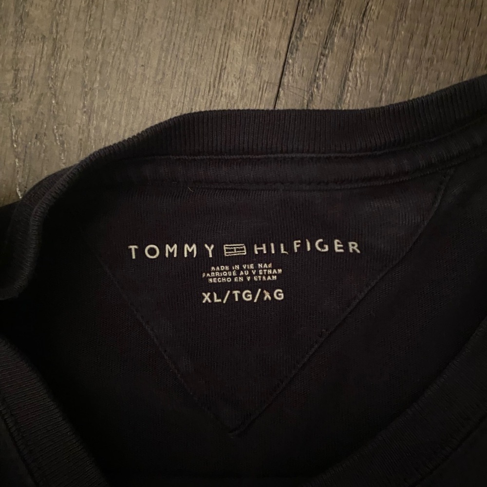 Tommy Hilfiger - Picture 2 of 2